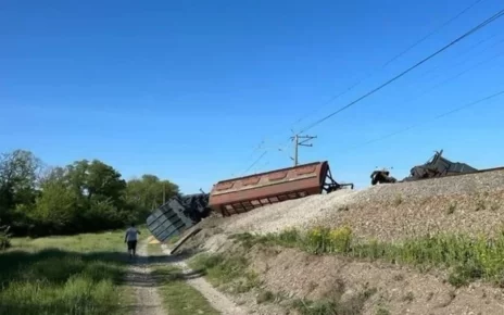 To kolejny raz, kiedy ukraińscy partyzanci wysadzili w powietrze rosyjski pociąg. Do podobnego zdarzenia doszło w maju i czerwcu (Foto: Twitter/NEXTA)
