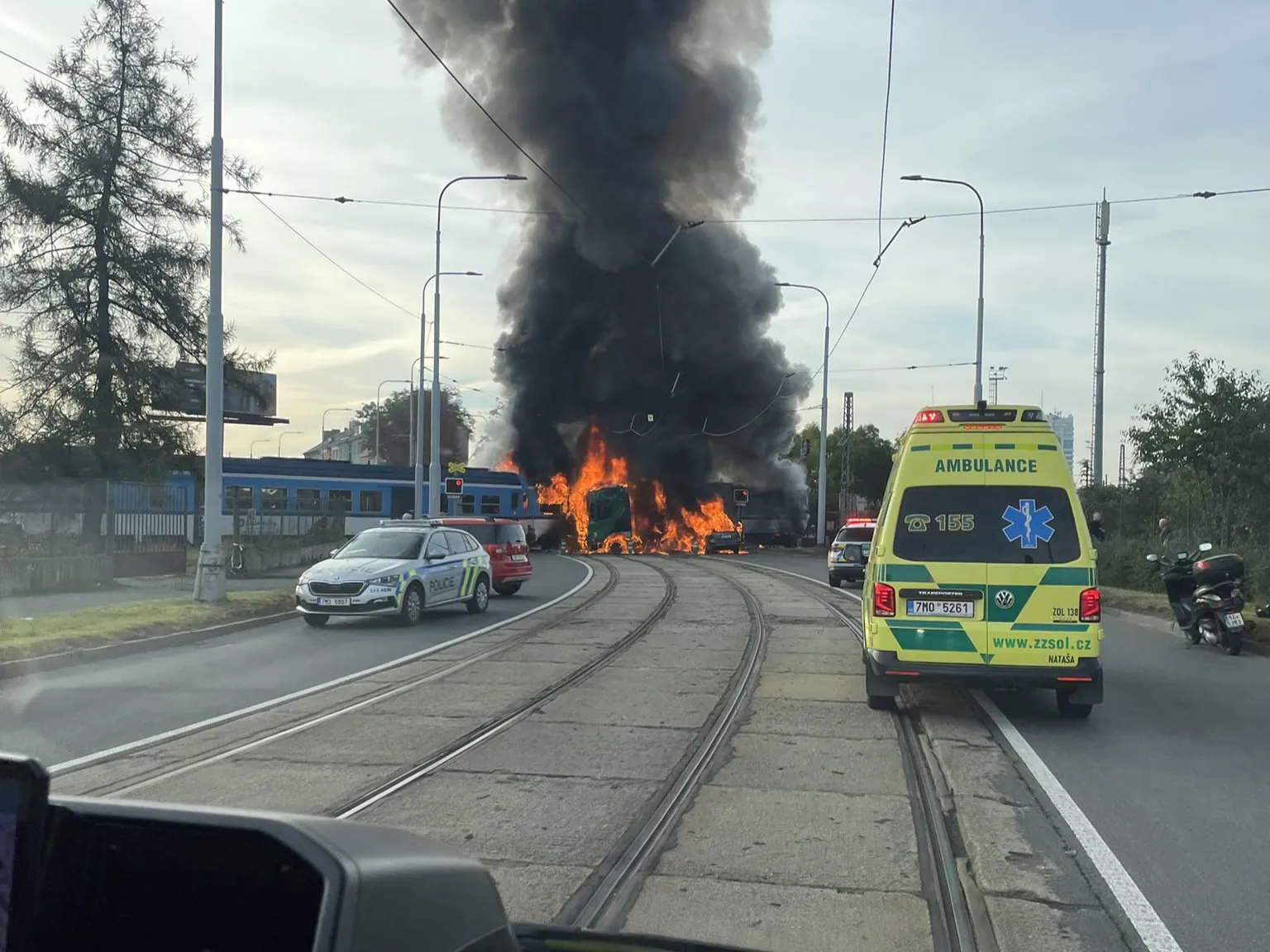 Po wypadku samochód ciężarowy stanął w ogniu (Zdjęcie: Policie České republiky)