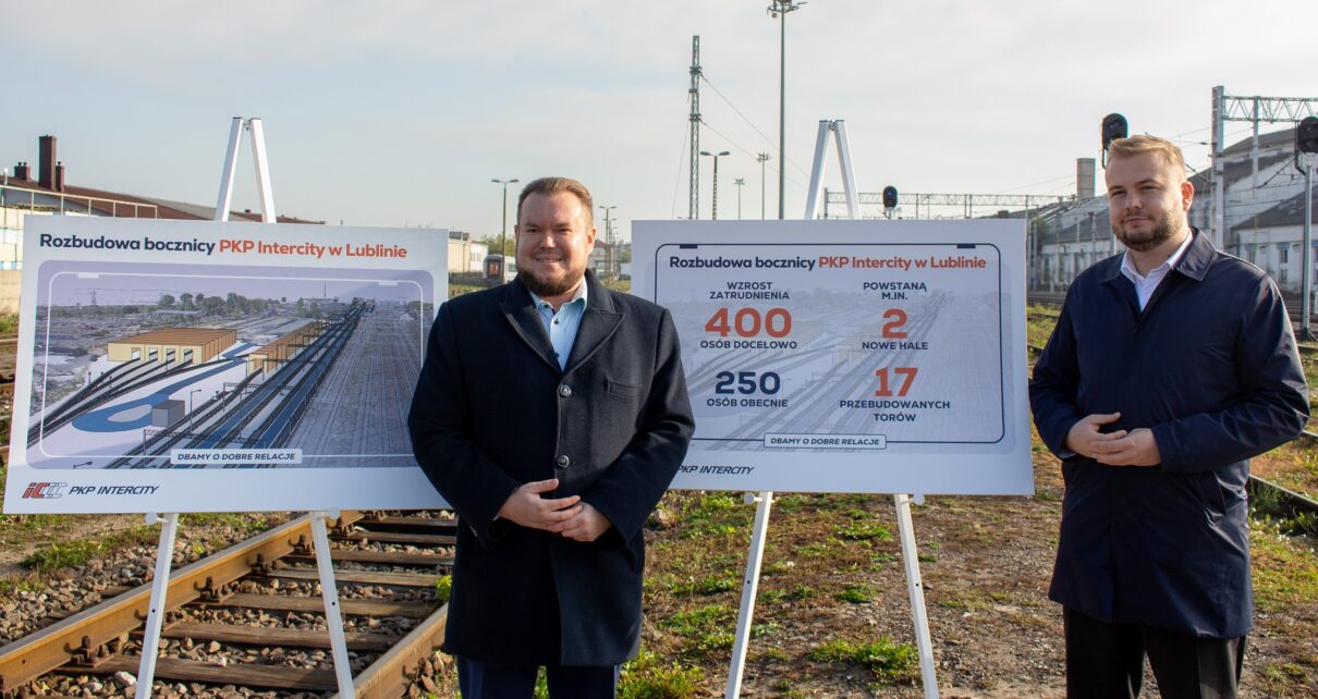 Konferencja prasowa PKP Intercity. Na zdjęciu Tomasz Gontarz, wiceprezes zarządu Spółki oraz Michał Moskal, szef Gabinetu Politycznego Wiceprezesa Rady Ministrów (fot. PKP Intercity)