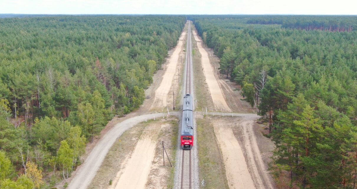 Pociąg na linii Chojnice - Kościerzyna (fot. Szymon Danielek PKP PLK)
