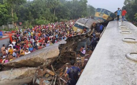 Katastrofa kolejowa w Bangladeszu (fot. @RanjeetNKumar / Twitter)