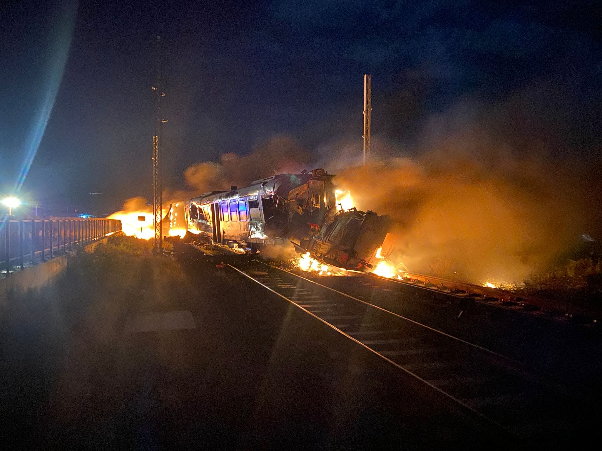Zderzenie pociągu i ciężarówki we Włoszech. Dwie osoby nie żyją