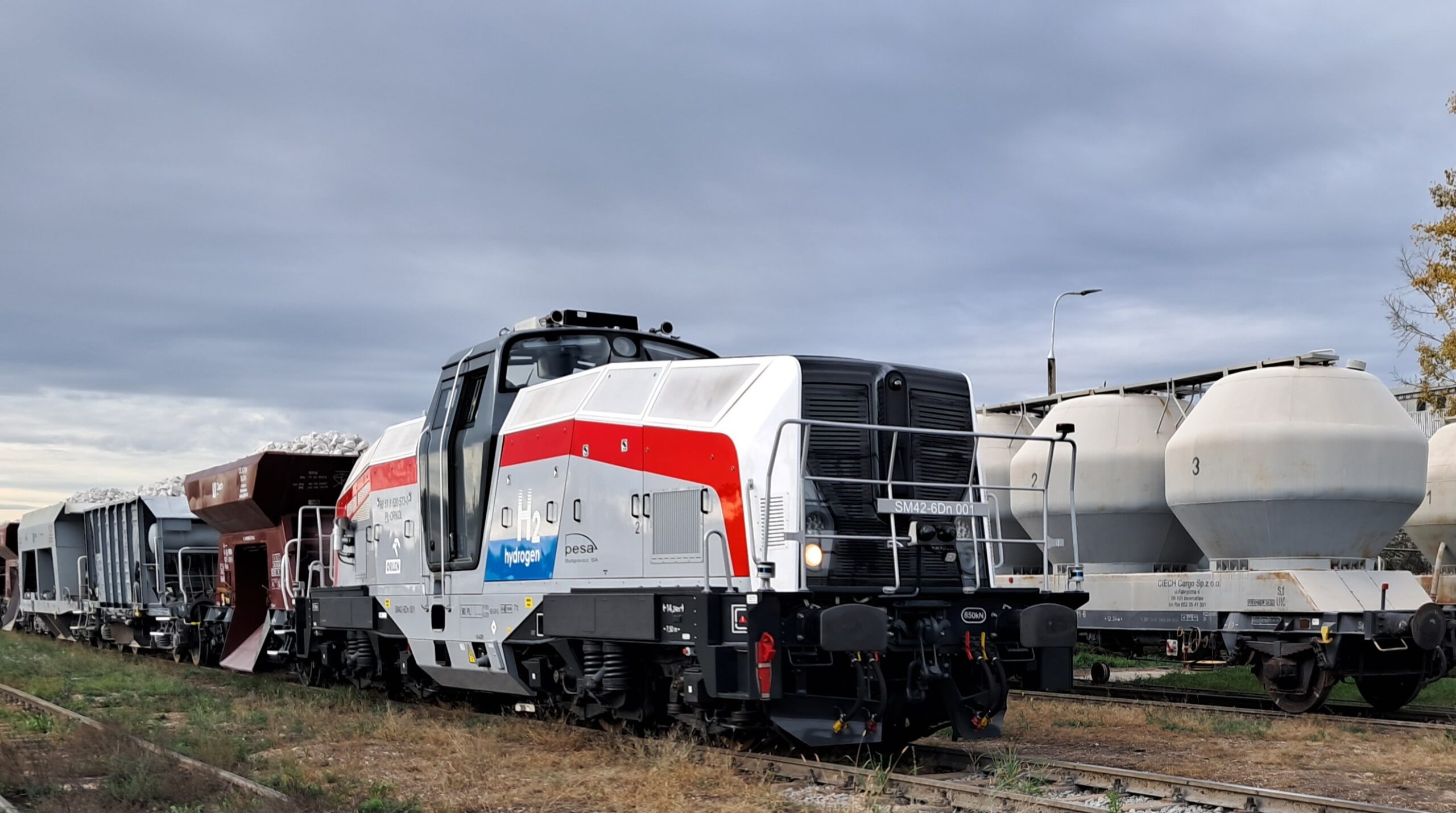 Ciech Cargo testował lokomotywę wodorową od PESA Bydgoszcz