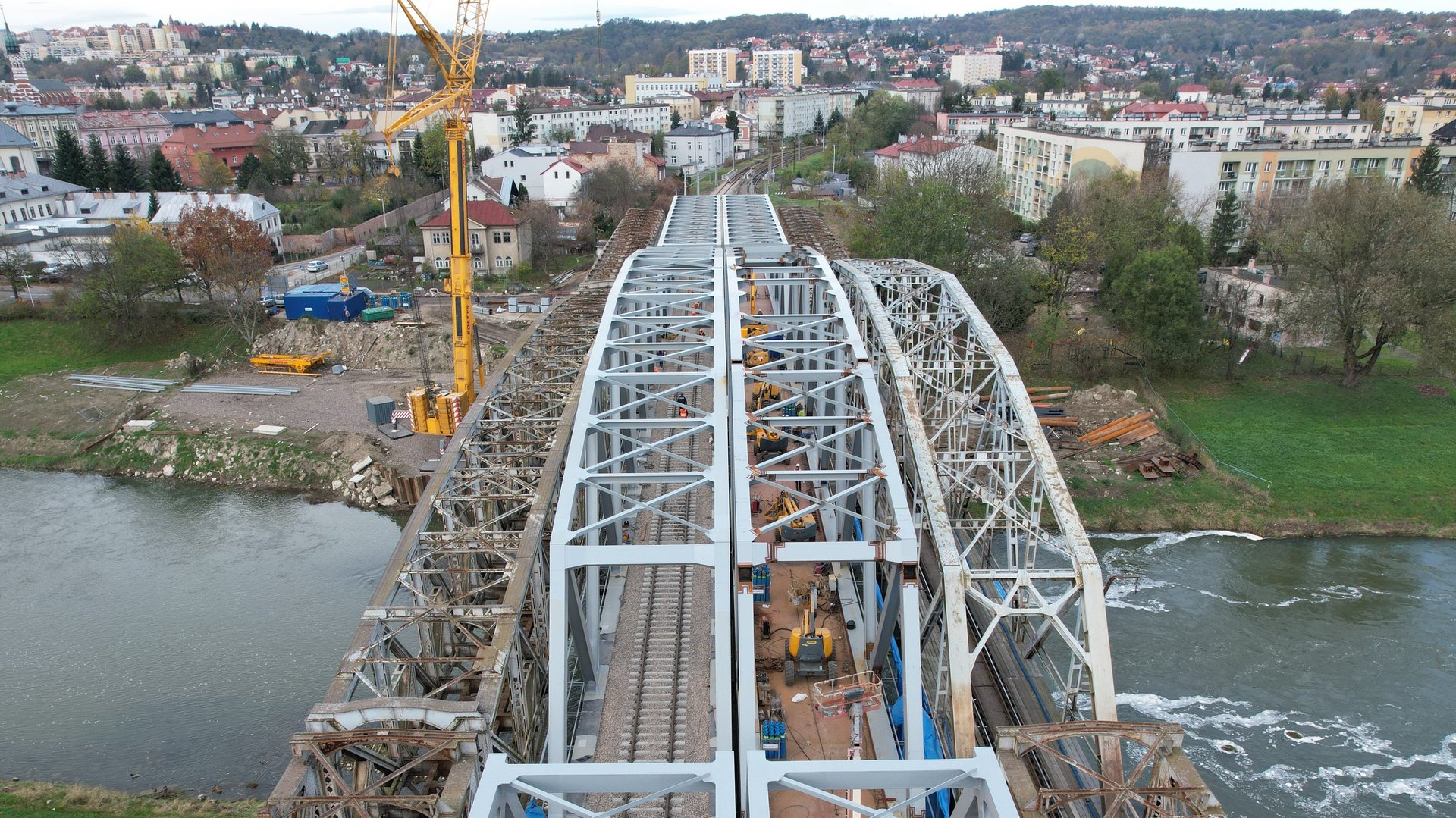 Pierwsze pociągi przejechały nowym mostem kolejowym w Przemyślu