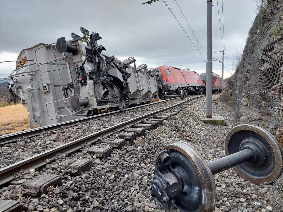 Katastrofa kolejowa w Škrljevie, Chorwacja. (fot. Der Eisenbahner /Facebook)