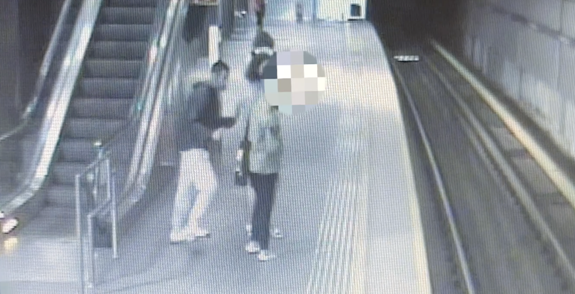 Chciał wepchnąć pod metro dwie osoby [FILM]