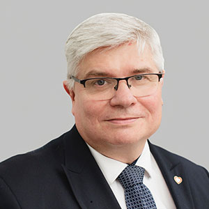 Maciej Lasek  Poseł na Sejm IX i X kadencji, od 2023 sekretarz stanu w Ministerstwie Funduszy i Polityki Regionalnej, Pełnomocnik rządu ds. CPK.