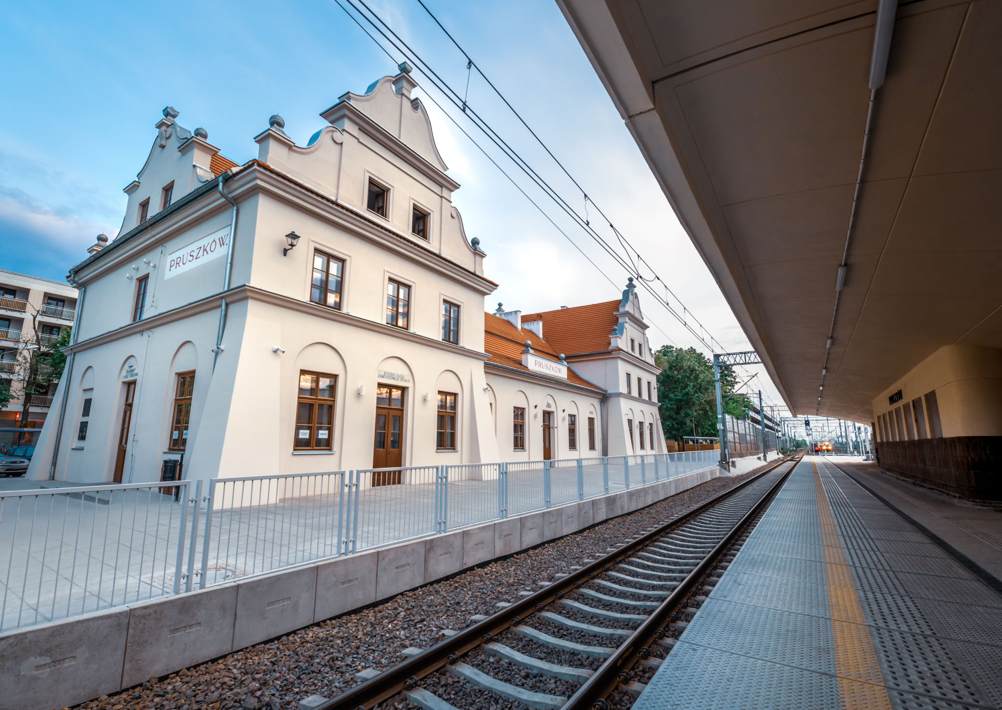 Powstała monografia architekta dworców kolejowych. Partnerem PKP S.A.