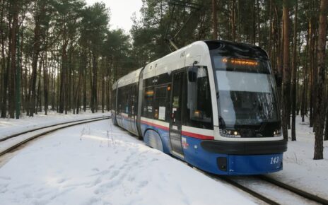 Tramwaj PESA Swing na pętli tramwajowej w Myślęcinku (fot. bydgoszcz.pl)