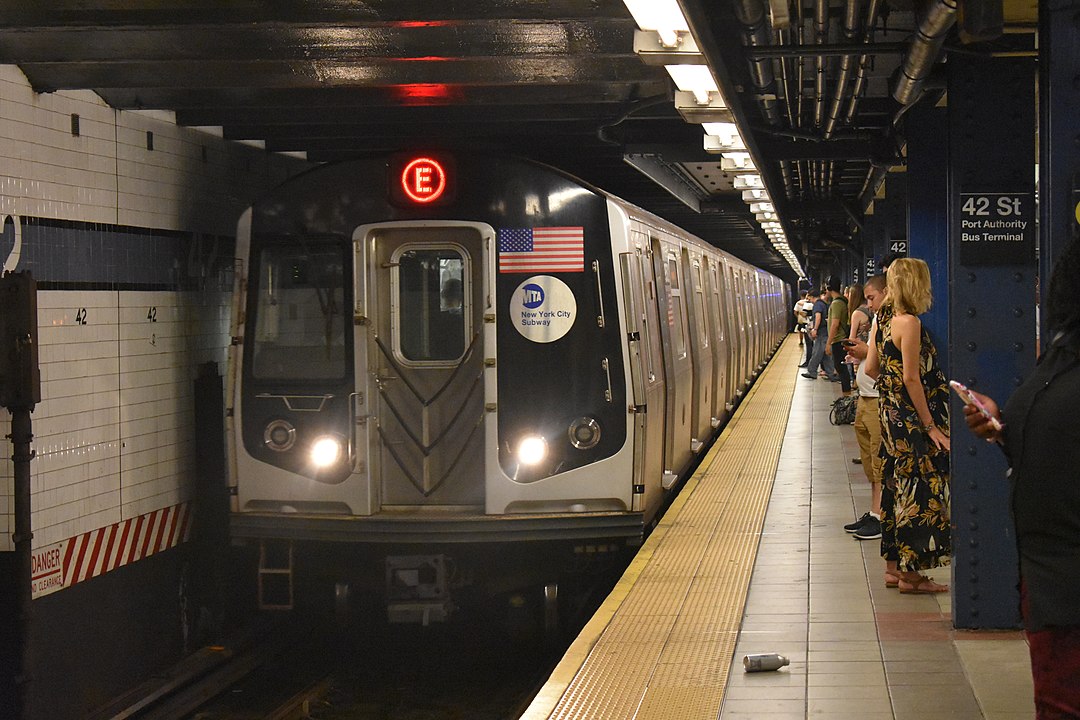 Atak w nowojorskim metrze. Policja szuka sprawcy (MTAEnthusiast10 - Own work)