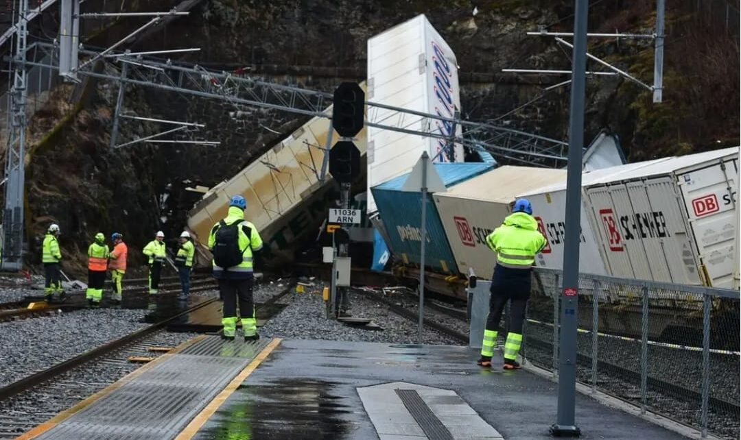 Wykolejenie pociągu towarowego w Norwegii.