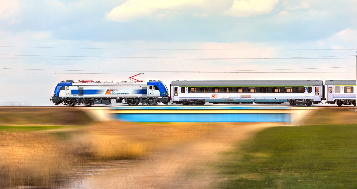 PKP Intercity Remtrak przeprowadzi przeglądy i naprawy wagonów PKP Intercity