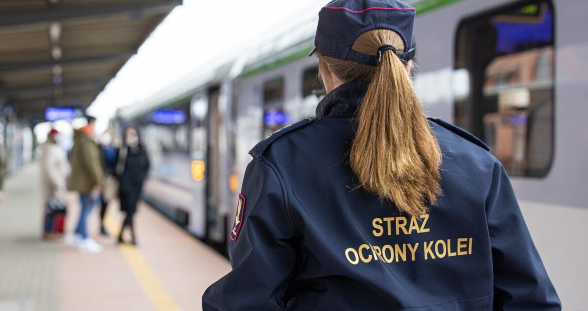 Agresywny pasażer kopną funkcjonariuszkę SOK w łydkę (fot. Straż Ochrony Kolei)