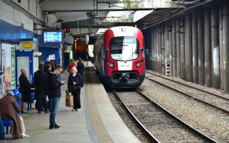 Punktualność pociągów pasażerskich - przodują WKD oraz PKP SKM w Trójmieście (fot. Adrian Grycuk)