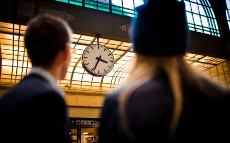 Zmiana czasu - jak w nocy z 30 na 31 marca kursować będą pociągi PKP Intercity?