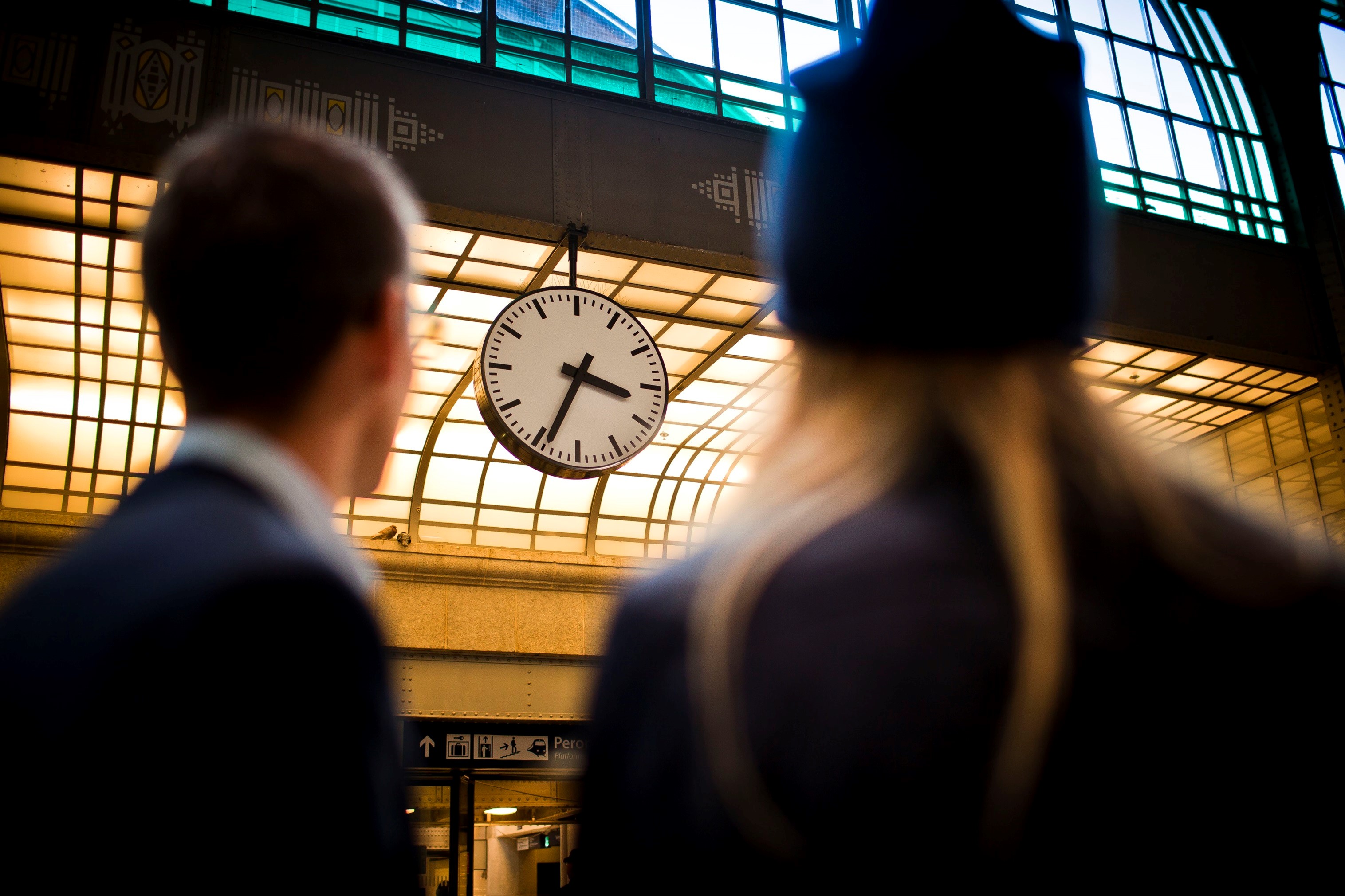 Zmiana czasu w letni – kolej gotowa na noc z krótszym snem