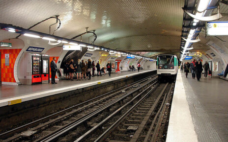 Bilety na paryskie metro zdrożeją. Wzrośnie także koszt podróży autobusem (fot. Clicsouris / Wikimedia Commons))