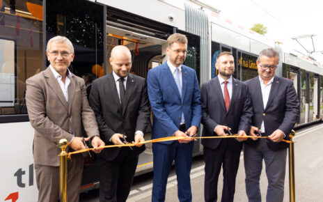 Tramwaj PESA Bydgoszcz trafił do Tallinna przed terminem. Właśnie przewiózł pierwszych pasażerów (fot. PESA)