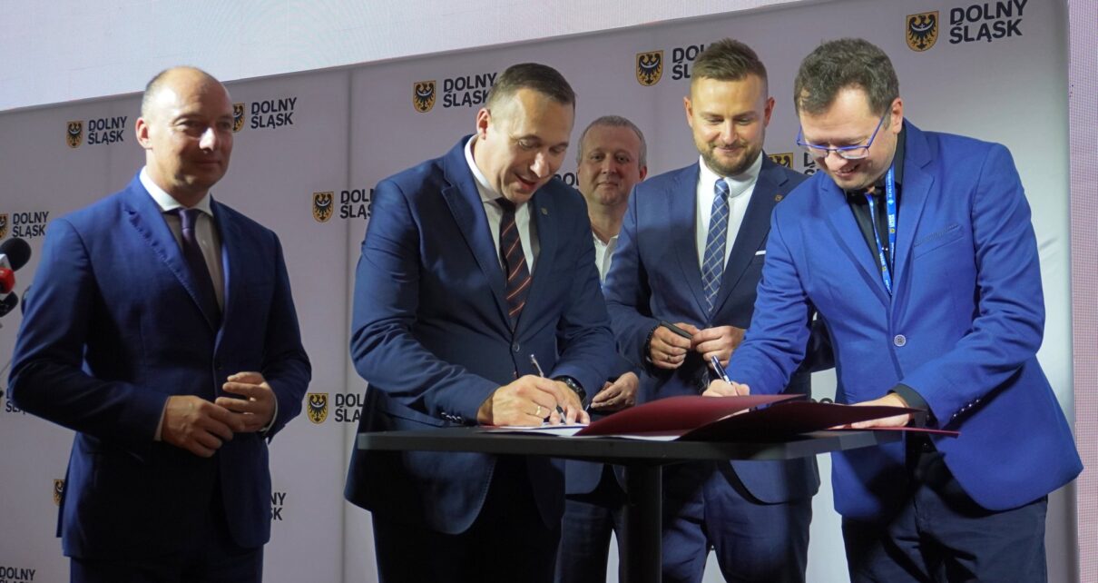 Dla mieszkańców powstaje możliwość lepszego dostępu do kolei i tym samym likwidacji wykluczenia komunikacyjnego w powiecie polkowickim. 