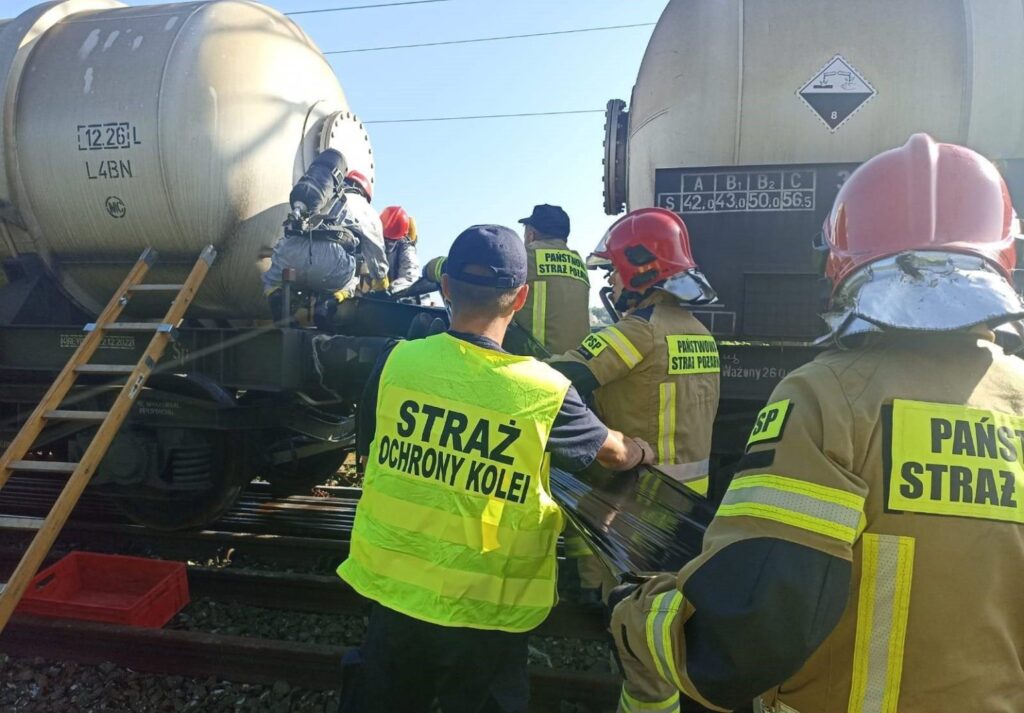 Akcja strażaków i funkcjonariuszy SOK w Szczecinie (fot. Straż Ochrony Kolei)