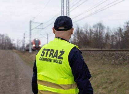 Funkcjonariusze SOK ujęli nastolatków, którzy układali kamienie na torach