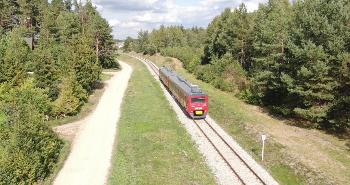 Pociąg na linii Chojnice - Kościerzyna (fot. Szymon Danielek PLK)