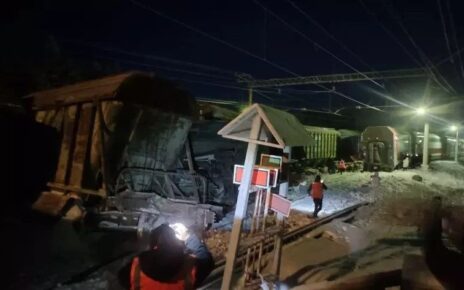 Zderzenie pociągów towarowego i pasażerskiego w Rosji (fot. Ministerstwo ds. Sytuacji Nadzwyczajnych Rosji)