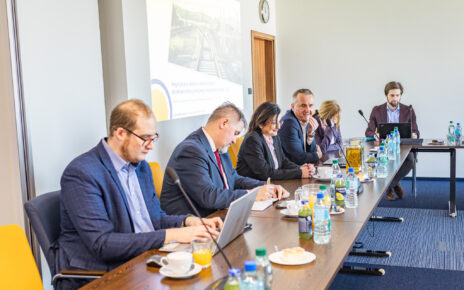 Po zakończeniu wszystkich prezentacji, odbyła się dyskusja na temat możliwości zastosowania ulg dla innych przewoźników kolejowych (fot. UTK)