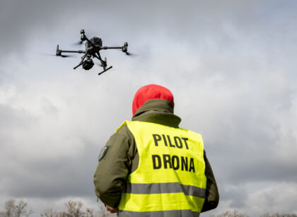 Funkcjonariusze Straży Ochrony Kolei przeszli szkolenie z zakresu pilotowania dronów (fot. SOK)