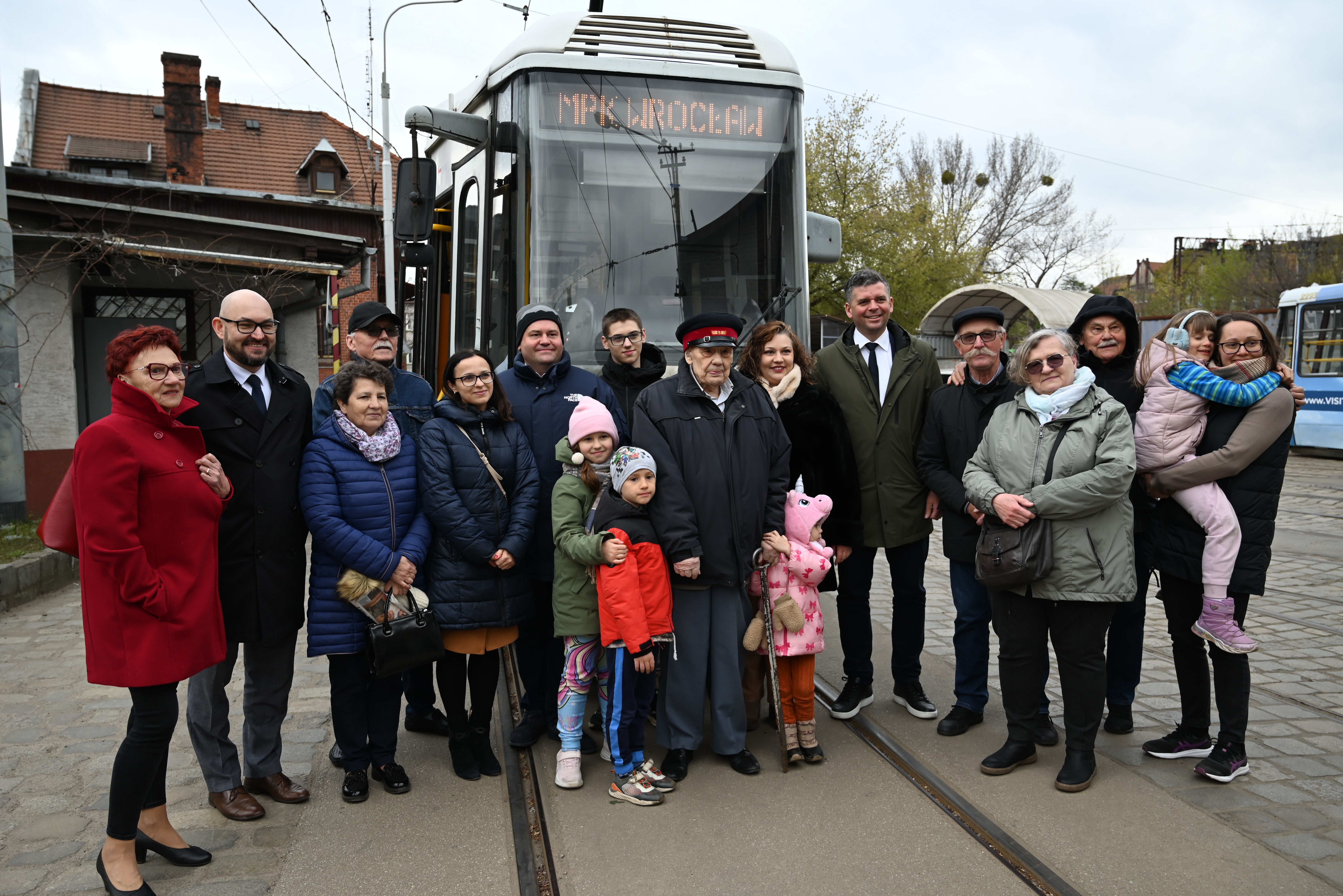 Skończył 100 lat i… poprowadził Konstala 105Na
