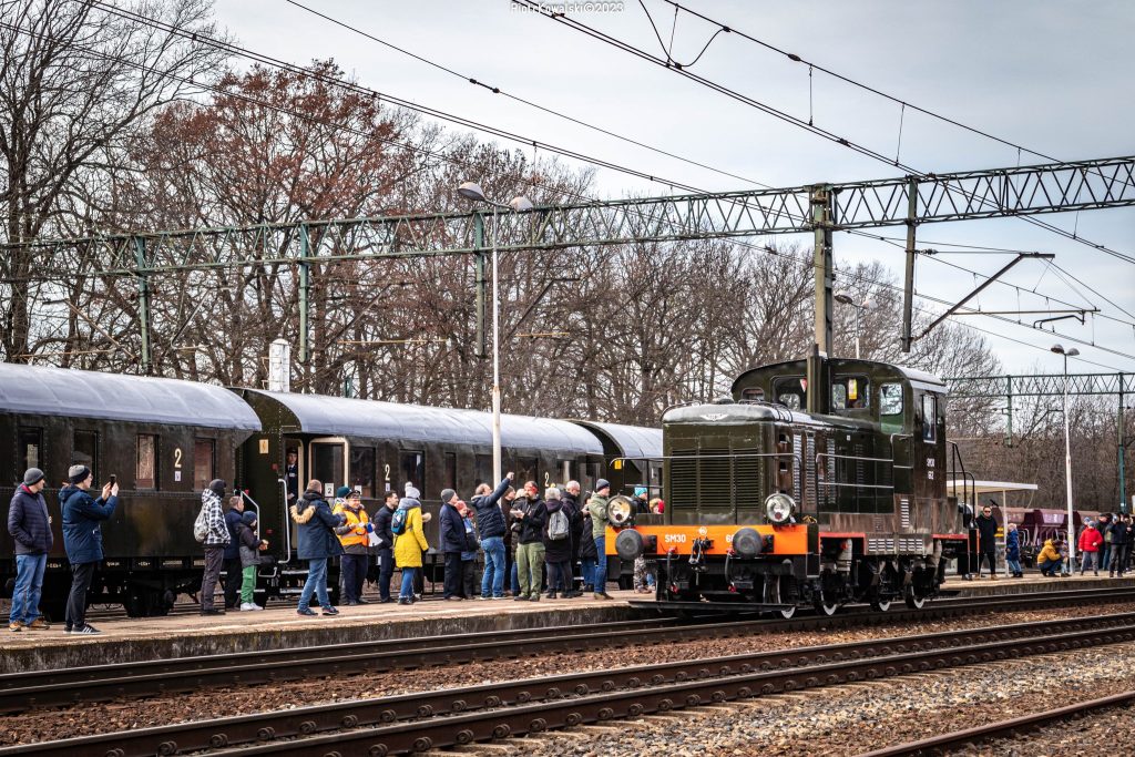 Zabytkowe pociągi znów na torach Wrocławia