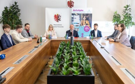 Korekta rozkłady jazdy - 37 dodatkowych pociągów (fot. Szymon Zdziebło/tarantoga.pl dla UMWKP)