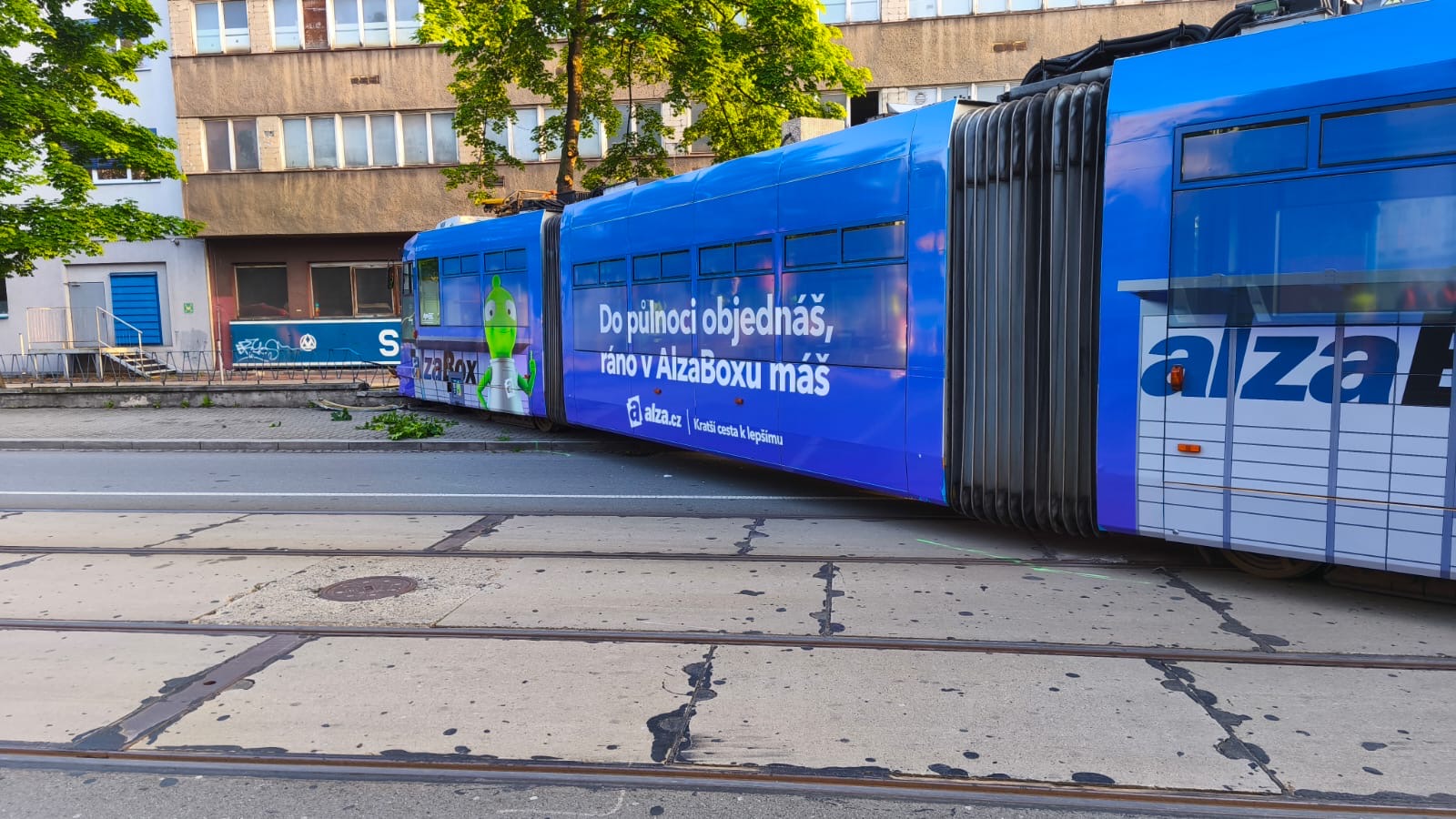 Poważny wypadek w Ostravie-Vítkovicach: tramwaj wypadł z torowiska