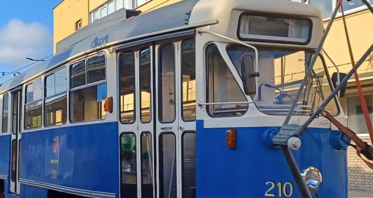 Historyczny tramwaj z Krakowa wyruszy na warszawskie tory (fot. Tramwaje Warszawskie)