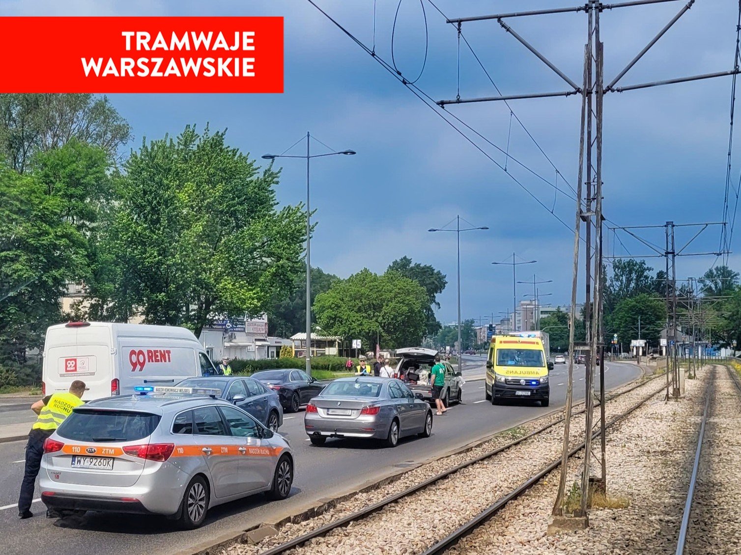 Motorniczowie uratowali życie kierowcy (fot. Tramwaje Warszawskie)