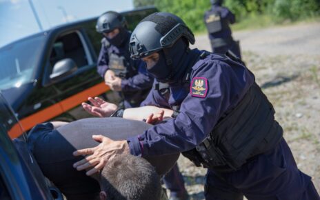 Funkcjonariusze SOK zatrzymali czterech grafficiarzy (fot. SOK)