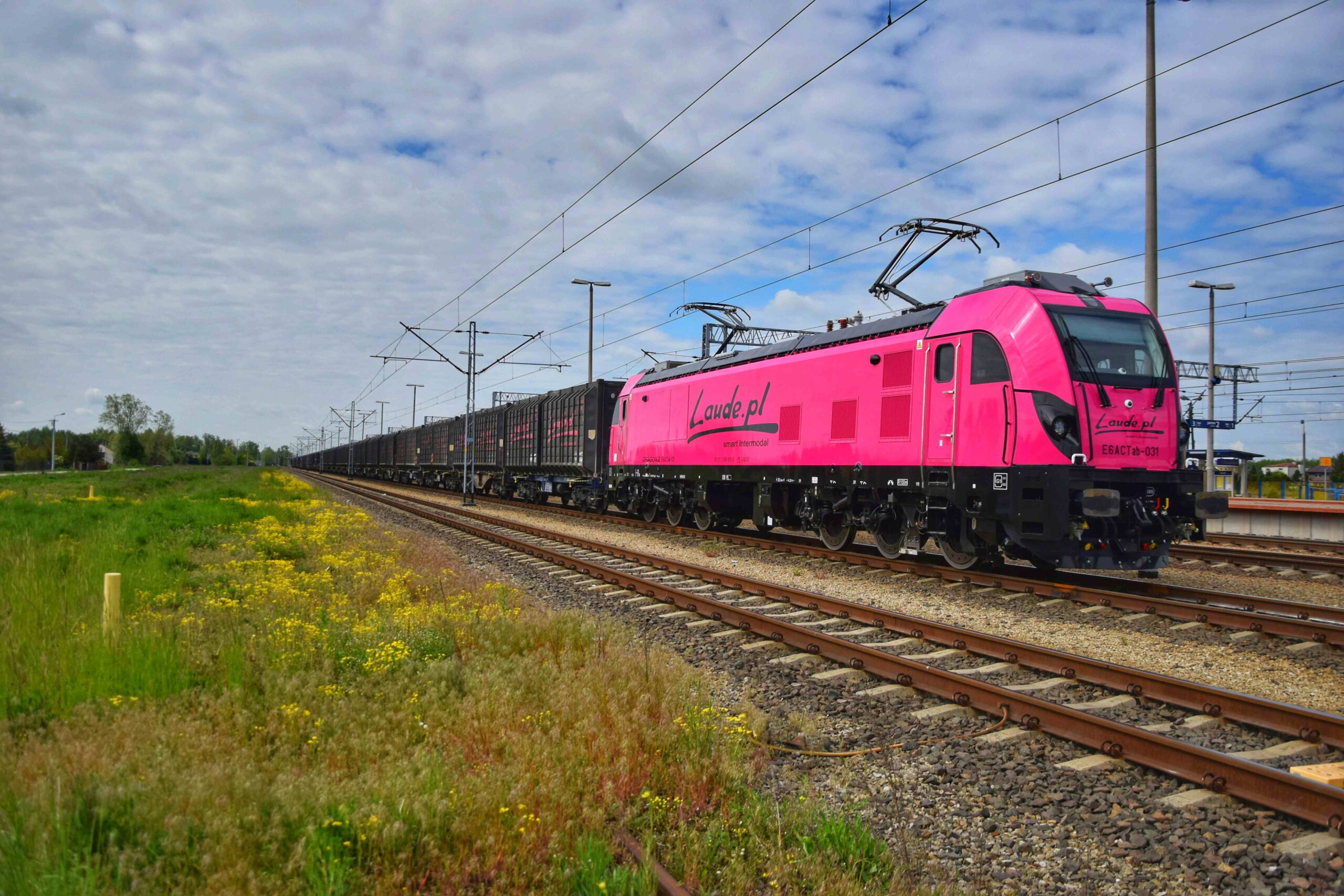 Laude Smart Intermodal, największy operator intermodalny w Ukrainie, chce połączyć Ukrainę przez Polskę z kluczowymi partnerami walczącego kraju na zachodzie Europy.