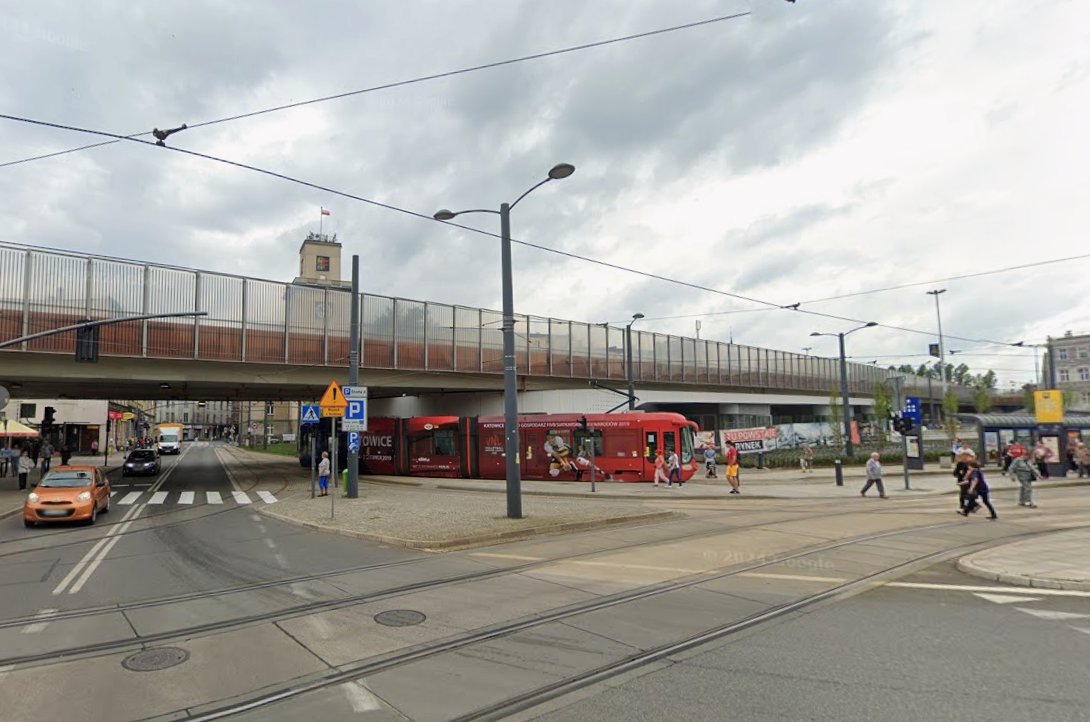 Estakada w ciągu ul. Katowickiej w Chorzowie grozi zawaleniem (fot. Google Maps)