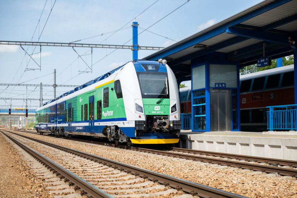 Škoda jako pierwsza na świecie wdrożyła do regularnej eksploatacji zaawansowane technologicznie pociągi bateryjne z systemem trakcyjnym dla napięcia 3kV DC (fot. materiały nadesłane)
