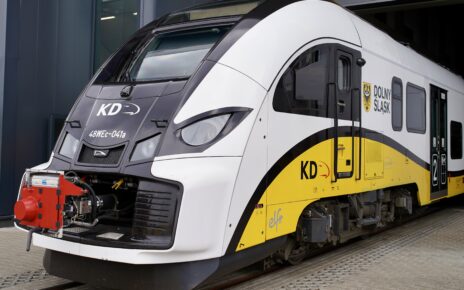 Wartość rozszerzonego we wtorek kontraktu z bydgoską Pesą opiewa na blisko 440 mln zł. Koszt jednego pociągu to 44 mln zł.
