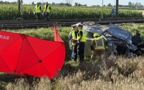 Tragiczny wypadek na przejeździe kolejowym pod Gnieznem (fot. KPP Gniezno)