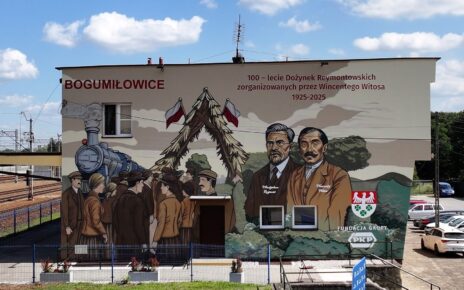 Mural upamiętniający Reymonta i Witosa na dawnym dworcu w Bogumiłowicach (fot. PKP S.A.)