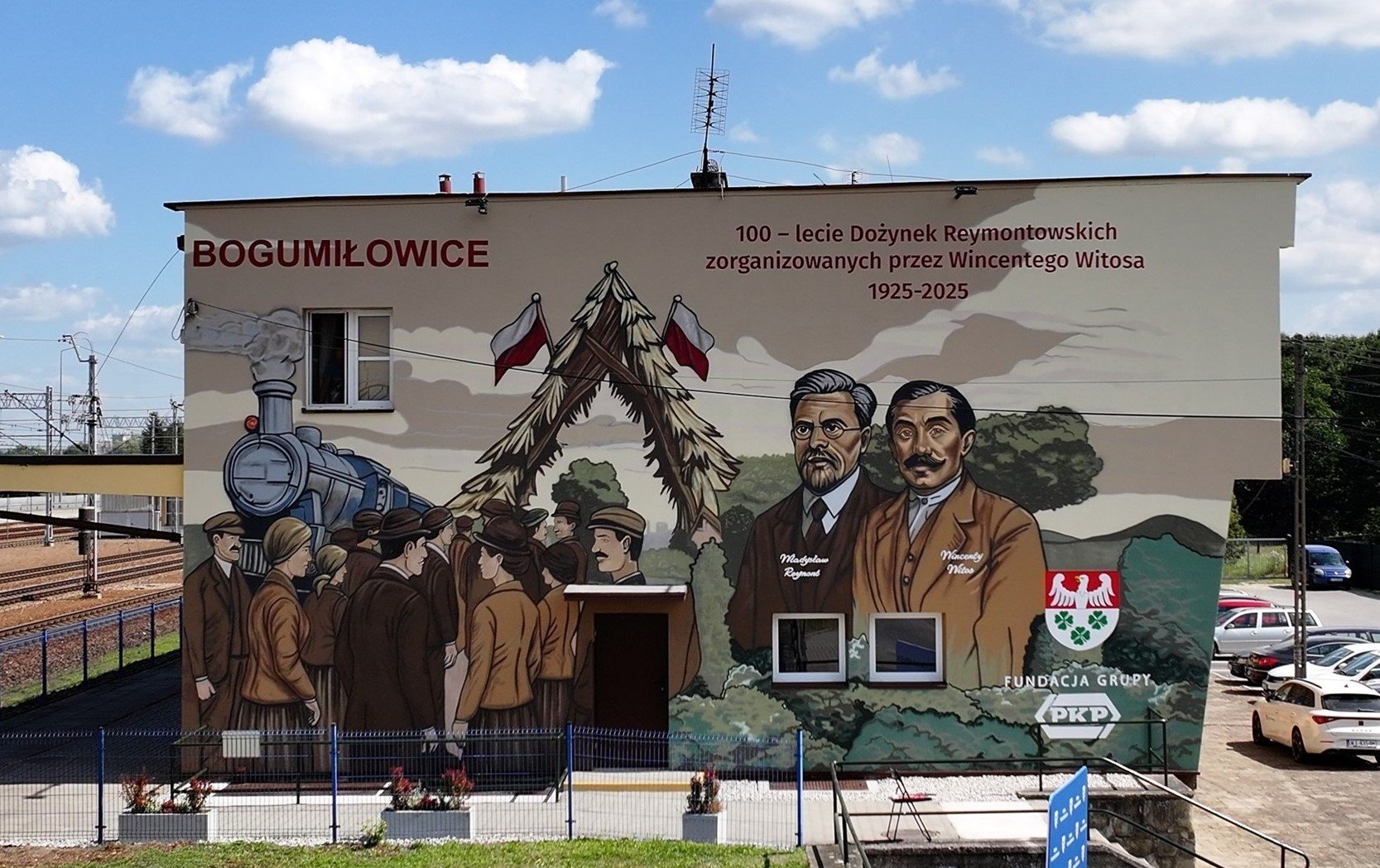Mural upamiętniający Reymonta i Witosa na dawnym dworcu w Bogumiłowicach (fot. PKP S.A.)