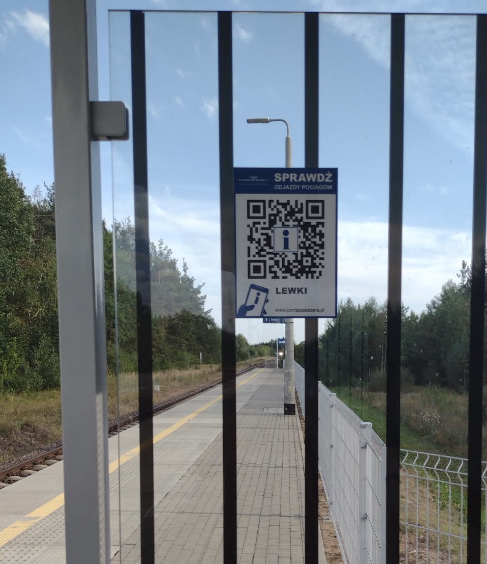 „Skanuj i jedź” – kody QR na przystankach kolejowych