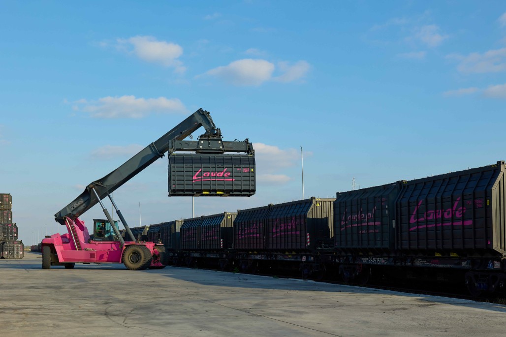 System Laude Smart Intermodal jest realną i konkurencyjną alternatywą dla tradycyjnego transportu drogowego, szczególnie przy przewozach na dystansach powyżej 300–400 km i ładunkach ciężkich - mówi Marcin Witczak, prezes Zarządu spółki Laude Smart Intermodal.