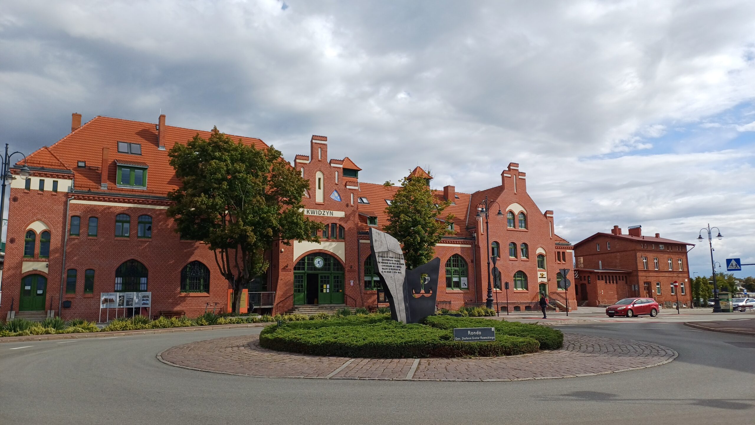 Kwidzyn i Chojnice triumfują w konkursie “Dworzec Roku”