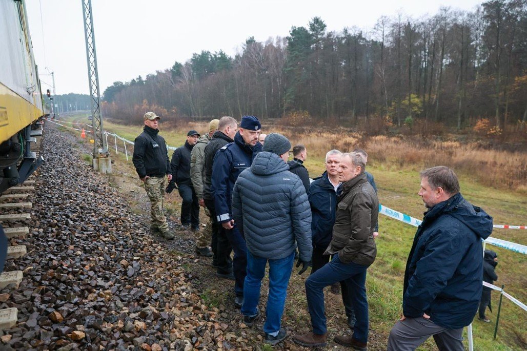 Użyto elastycznego materiału wybuchowego. Służby mają podejrzenia