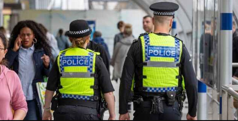 Atak nożownika w pociągu. “Myśleliśmy, iż to halloweenowy żart”