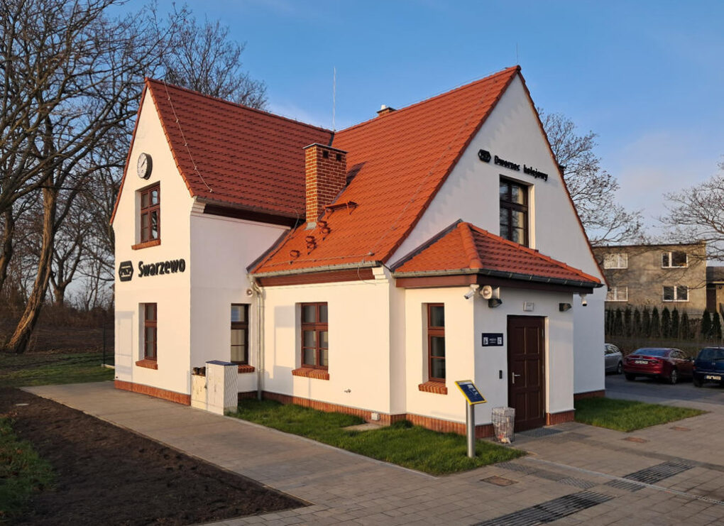 Niewielki dworzec Swarzewo otwarty dla podróżnych (fot. PKP S.A.)