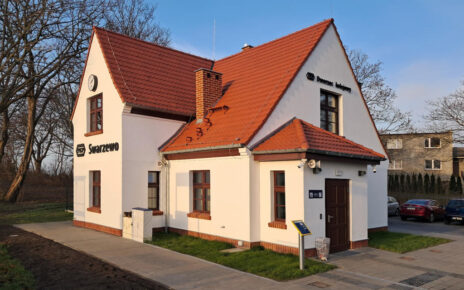 Niewielki dworzec Swarzewo otwarty dla podróżnych (fot. PKP S.A.)